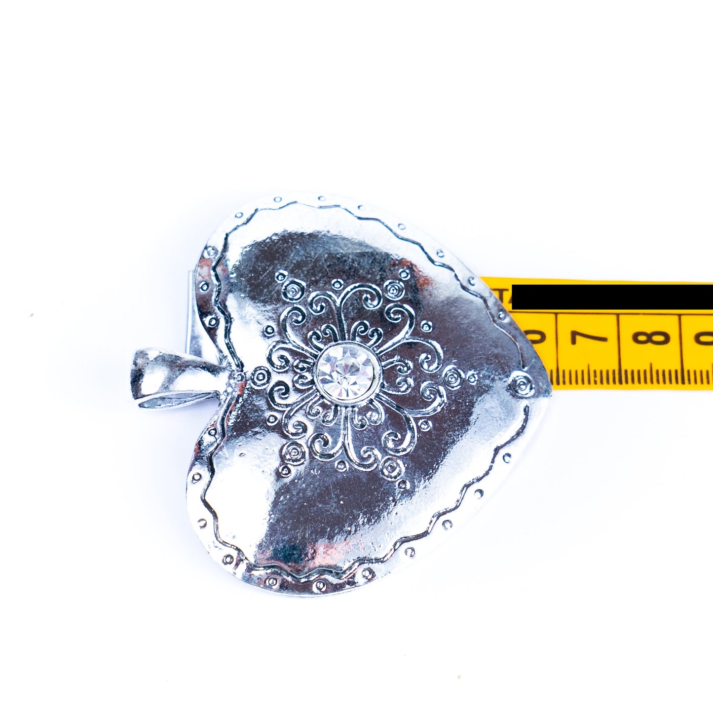 2pcs antique silver heart tag with rhinestones inlaid in the middle ,jewelry finding suppliers D-3-541