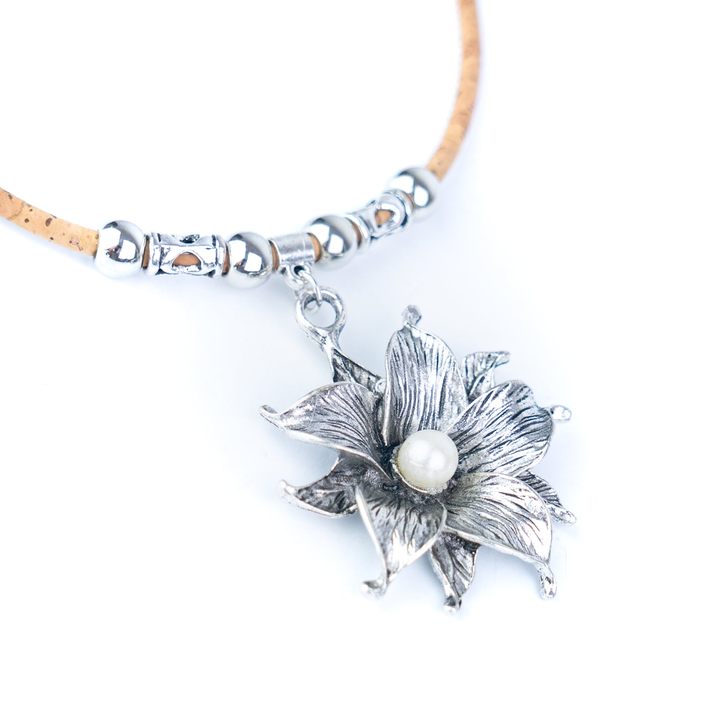 Natural Cork Flower Necklace with Pearl Accent – Handmade Portuguese Jewelry NE-1088-5