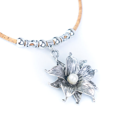 Natural Cork Flower Necklace with Pearl Accent – Handmade Portuguese Jewelry NE-1088-5