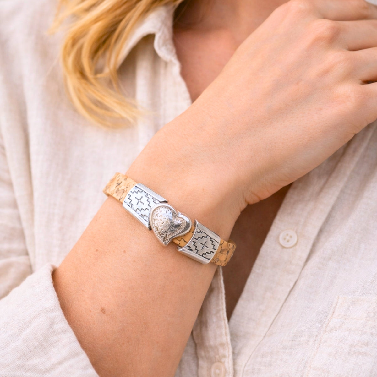 5pcs-Pack Cork Bracelet Set with Heart Charm – Unisex Natural Style BR-442-MIX-5